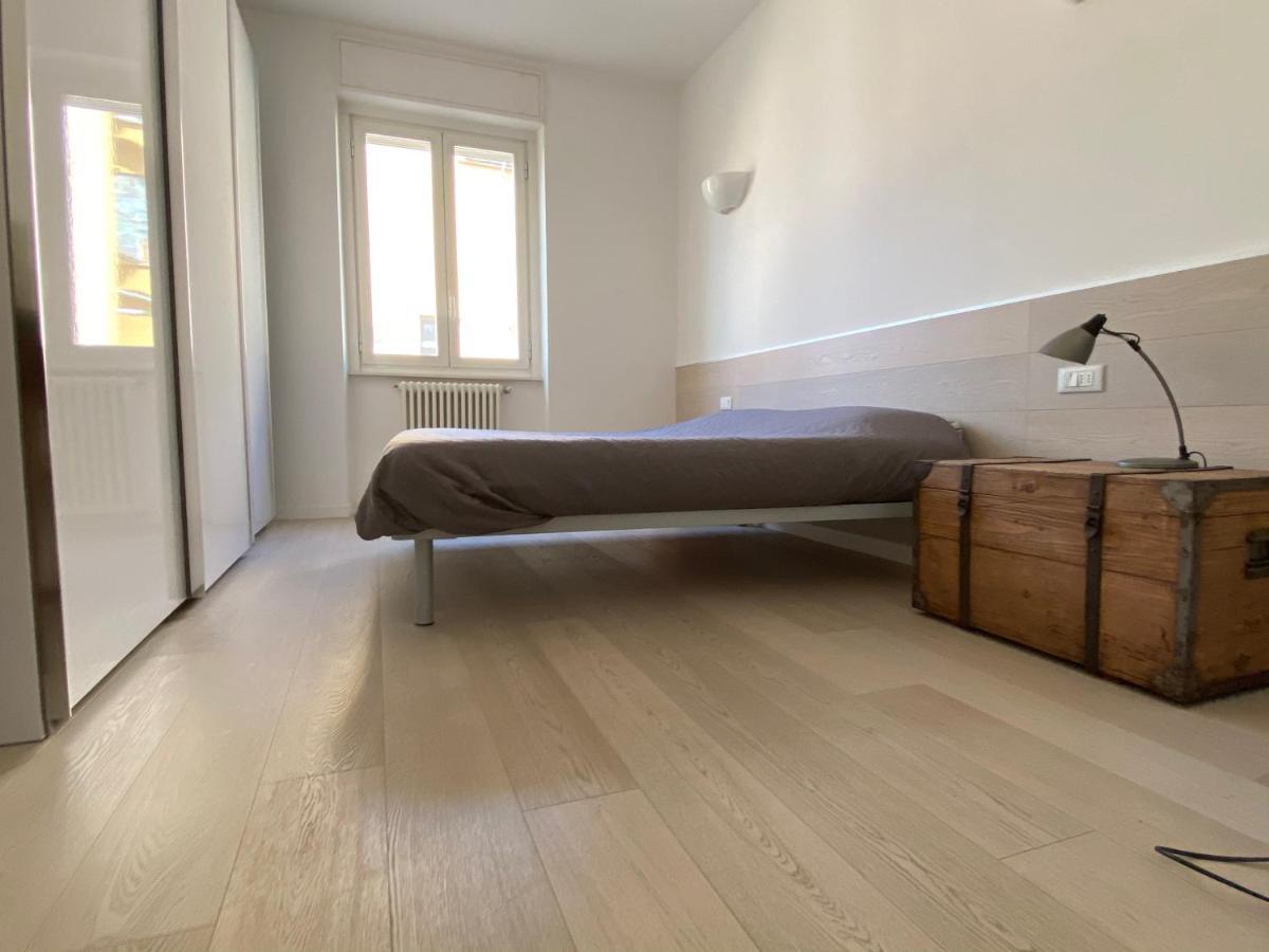 Bright & Spacious Apartment Near Navigli - Ponti Milão Exterior foto