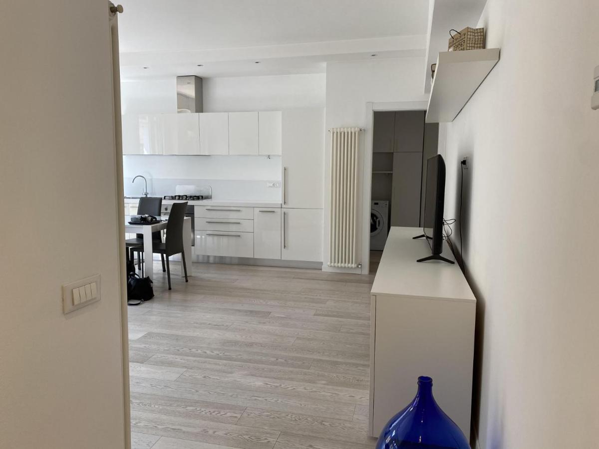 Bright & Spacious Apartment Near Navigli - Ponti Milão Exterior foto